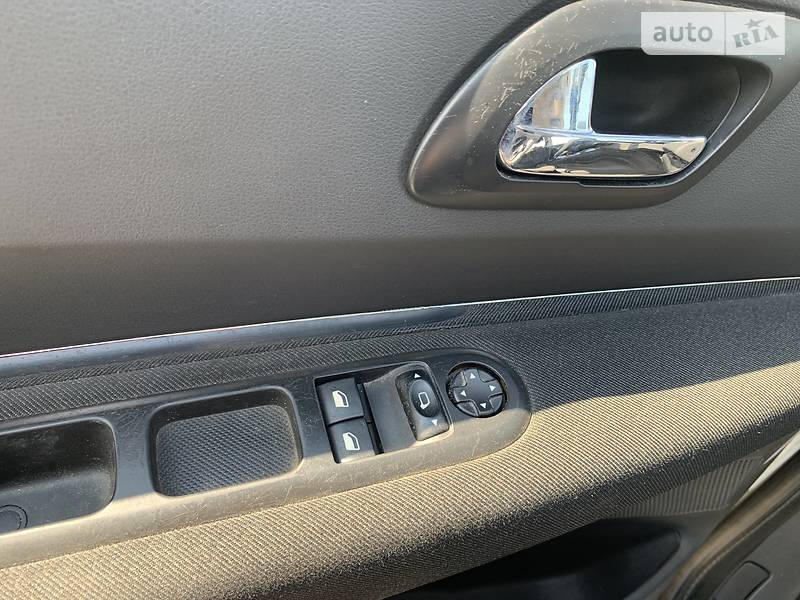 Мінівен Peugeot 5008 2010 в Стрию