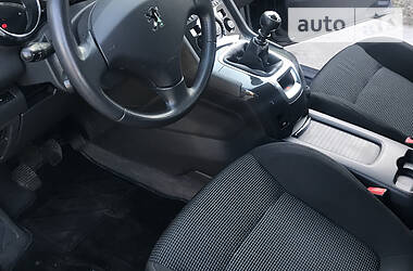 Мінівен Peugeot 5008 2011 в 