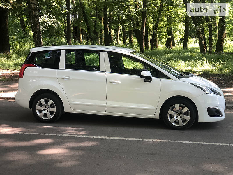 Універсал Peugeot 5008 2015 в Чернівцях