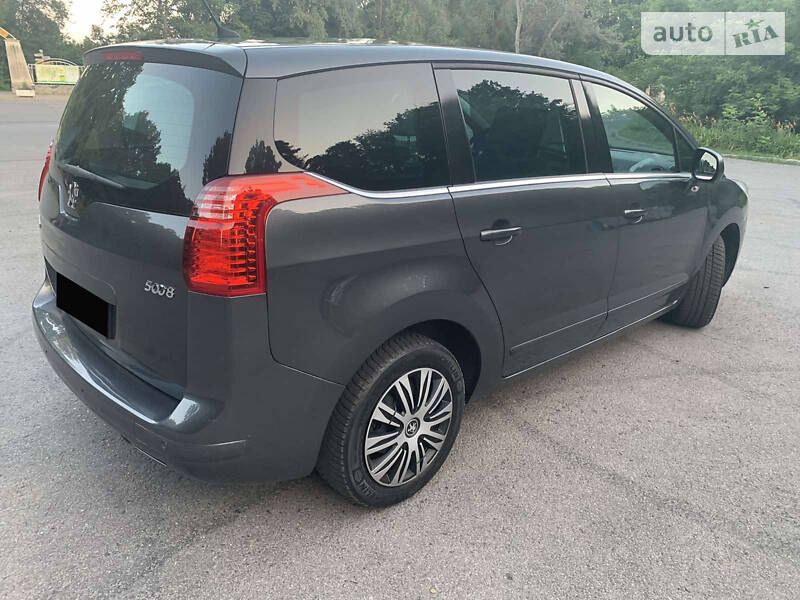 Універсал Peugeot 5008 2010 в Полтаві