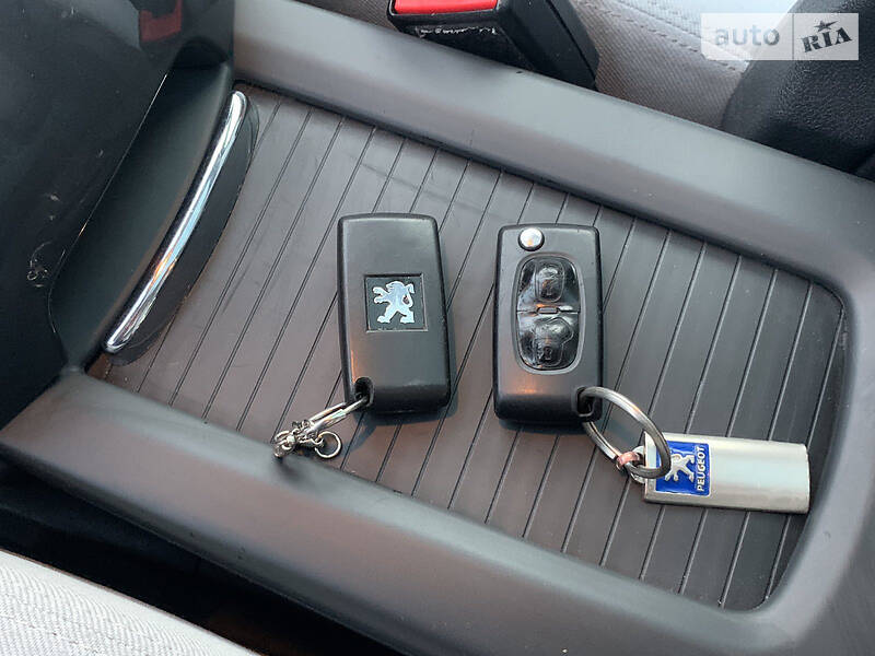 Універсал Peugeot 5008 2010 в Полтаві