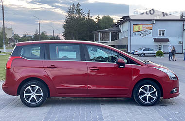 Универсал Peugeot 5008 2010 в Теофиполе