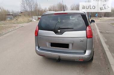 Микровэн Peugeot 5008 2015 в Коростене