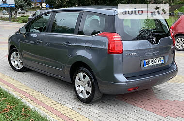 Универсал Peugeot 5008 2011 в Тернополе