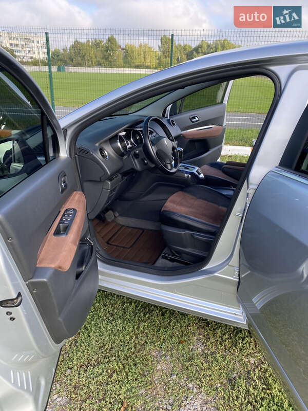 Мінівен Peugeot 5008 2012 в Києві