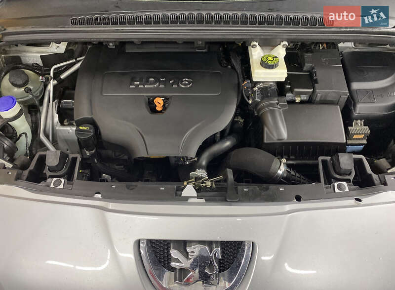 Мінівен Peugeot 5008 2012 в Києві