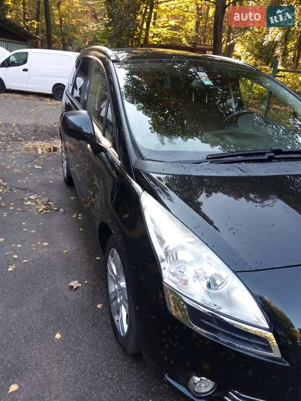 Мінівен Peugeot 5008 2012 в Києві