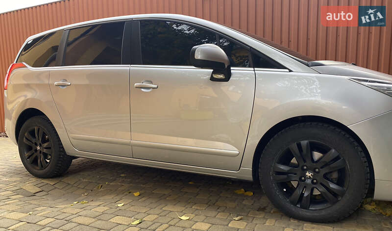 Мінівен Peugeot 5008 2012 в Києві