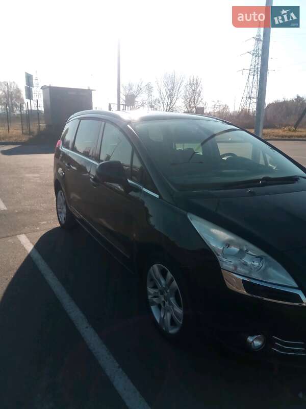 Мінівен Peugeot 5008 2012 в Києві