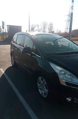 Мінівен Peugeot 5008 2012 в Києві