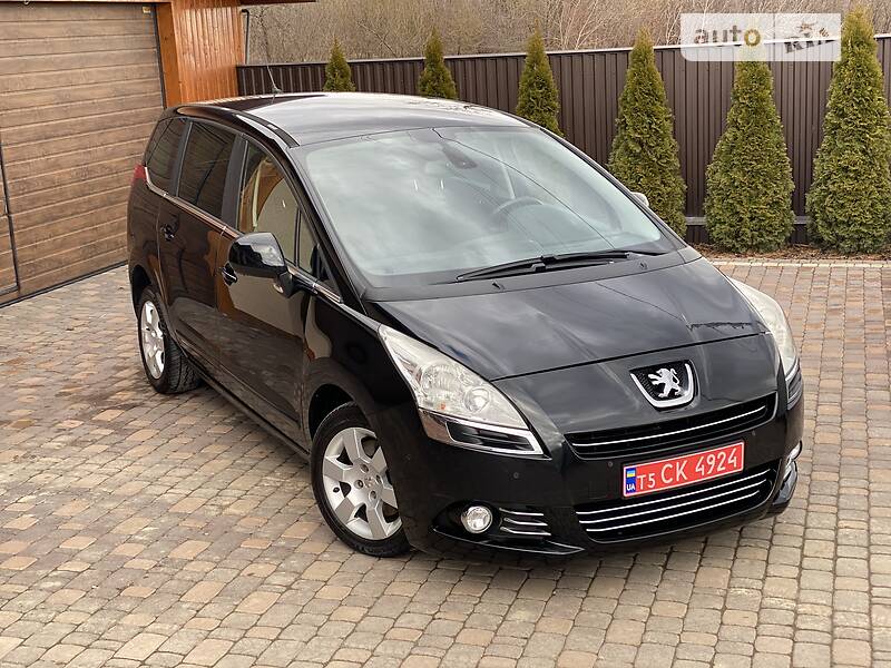 Мінівен Peugeot 5008 2012 в Чернівцях