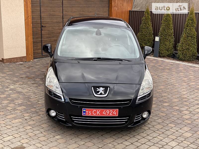 Мінівен Peugeot 5008 2012 в Чернівцях