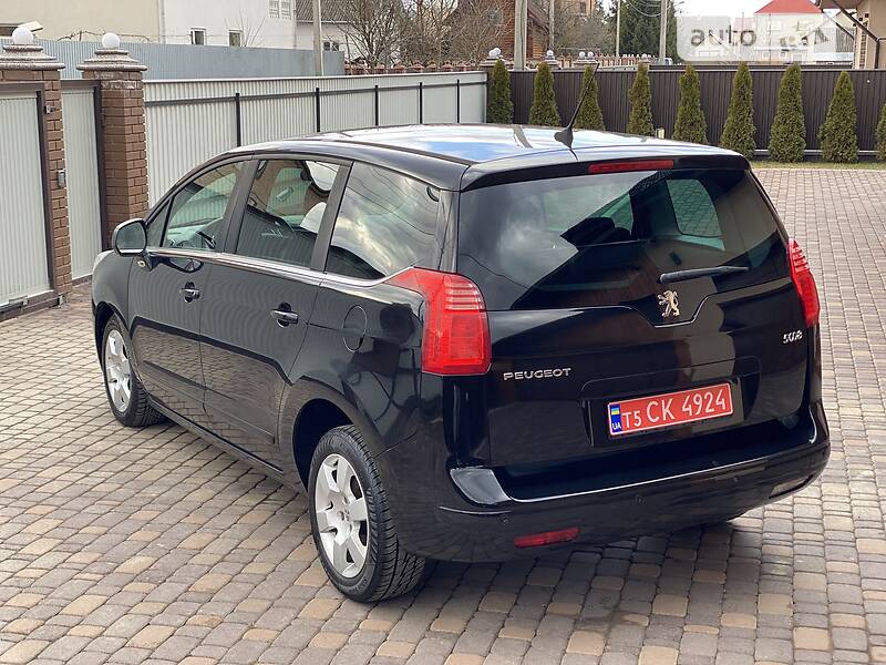 Мінівен Peugeot 5008 2012 в Чернівцях
