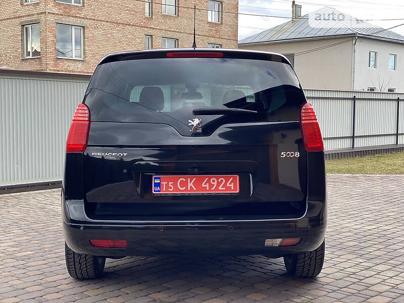 Мінівен Peugeot 5008 2012 в Чернівцях