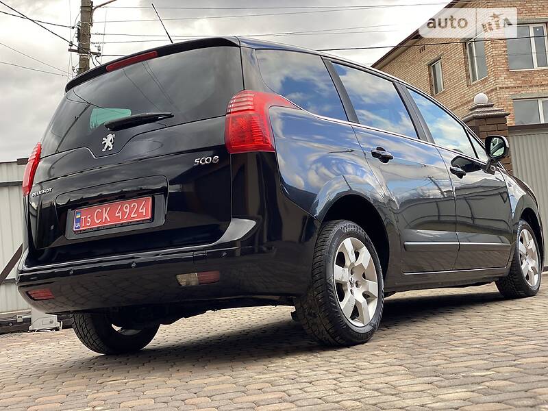 Мінівен Peugeot 5008 2012 в Чернівцях