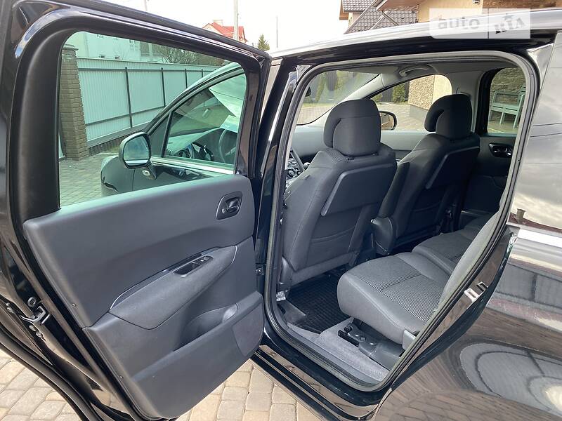 Мінівен Peugeot 5008 2012 в Чернівцях