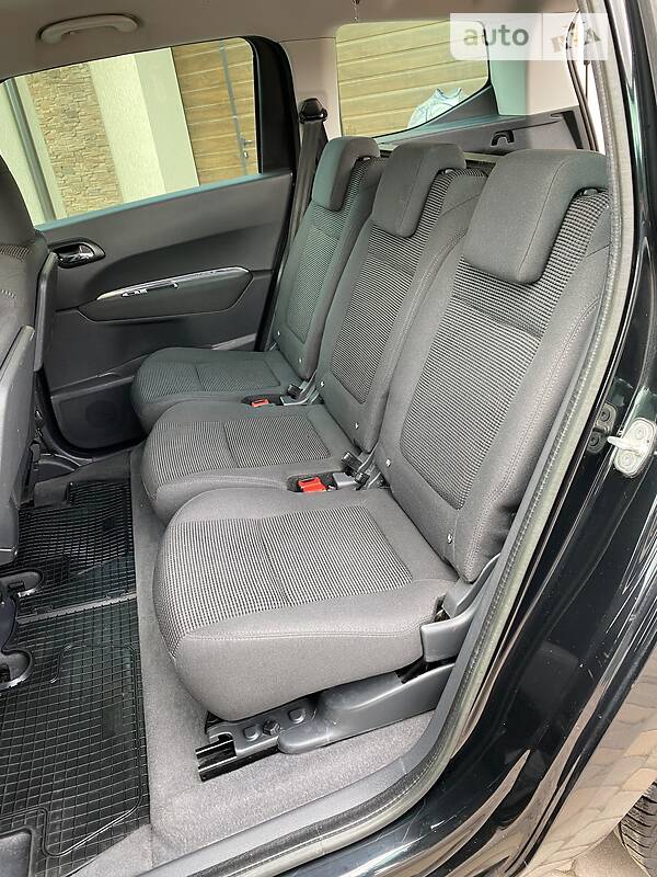 Мінівен Peugeot 5008 2012 в Чернівцях