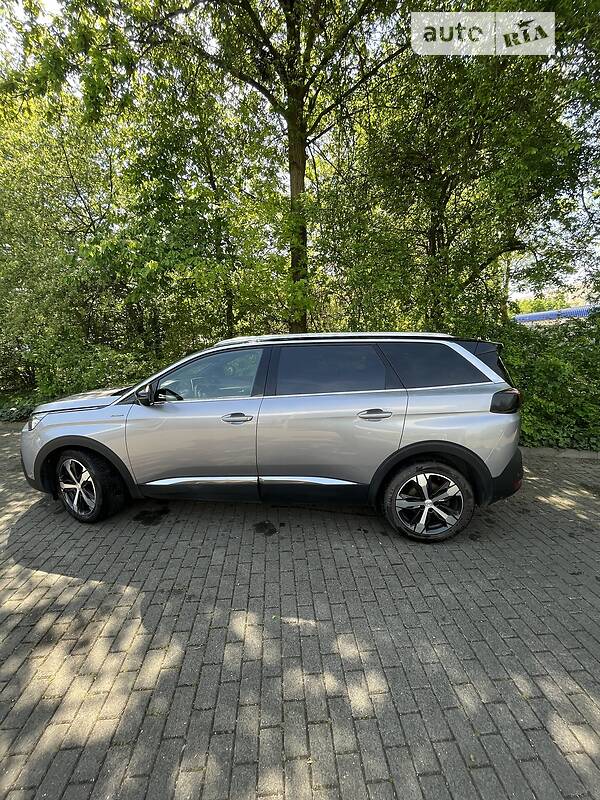 Позашляховик / Кросовер Peugeot 5008 2018 в Чернівцях