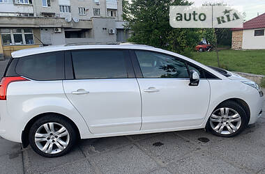 Универсал Peugeot 5008 2009 в Мостиске