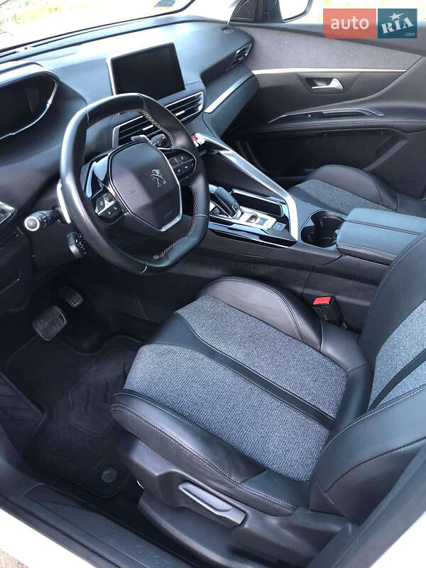 Позашляховик / Кросовер Peugeot 5008 2019 в Львові