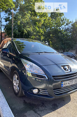 Універсал Peugeot 5008 2013 в Покровську