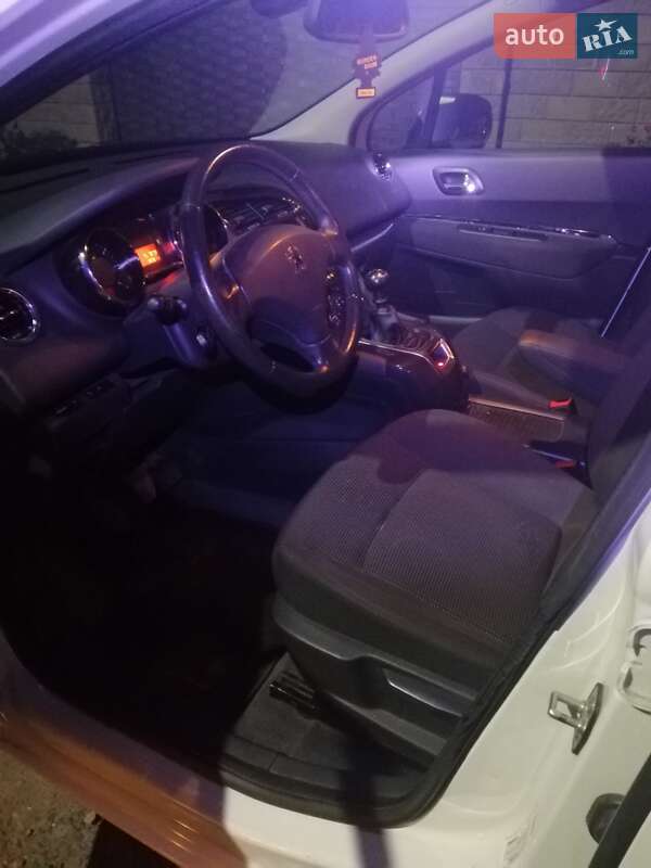 Мінівен Peugeot 5008 2012 в Львові