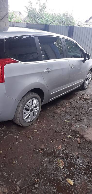 Универсал Peugeot 5008 2011 в Звенигородке