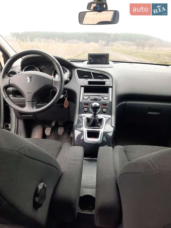 Мінівен Peugeot 5008 2011 в Черкасах