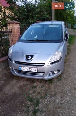 Универсал Peugeot 5008 2013 в Самборе