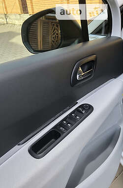 Мікровен Peugeot 5008 2013 в 