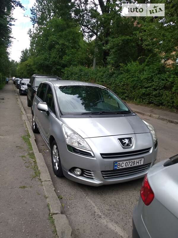 Микровэн Peugeot 5008 2012 в Львове