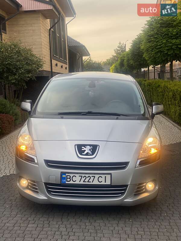 Мікровен Peugeot 5008 2011 в Стрию