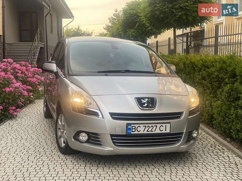 Мікровен Peugeot 5008 2011 в Стрию
