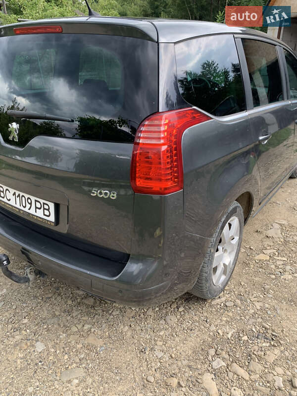 Микровэн Peugeot 5008 2011 в Старом Самборе