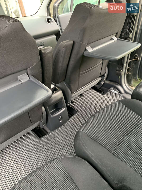 Микровэн Peugeot 5008 2011 в Старом Самборе