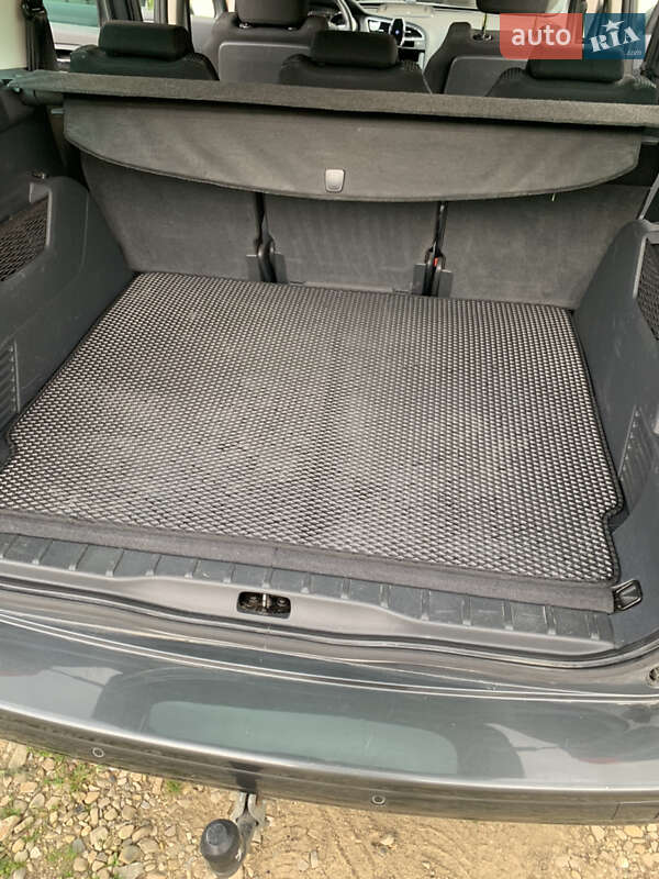 Микровэн Peugeot 5008 2011 в Старом Самборе