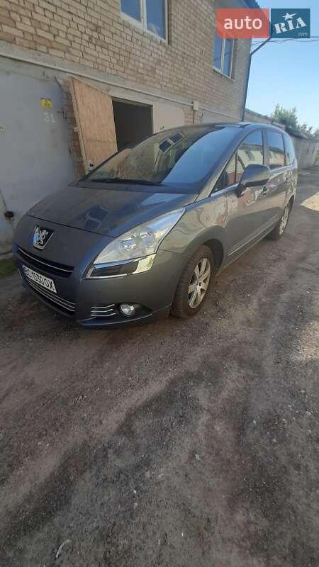 Peugeot 5008 2012