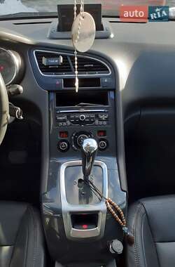 Микровэн Peugeot 5008 2012 в 