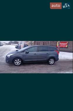 Микровэн Peugeot 5008 2013 в Киеве
