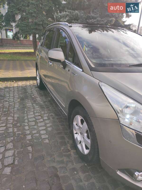 Мікровен Peugeot 5008 2013 в Кам'янець-Подільському