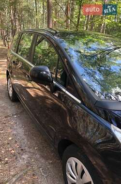 Микровэн Peugeot 5008 2013 в Коропе