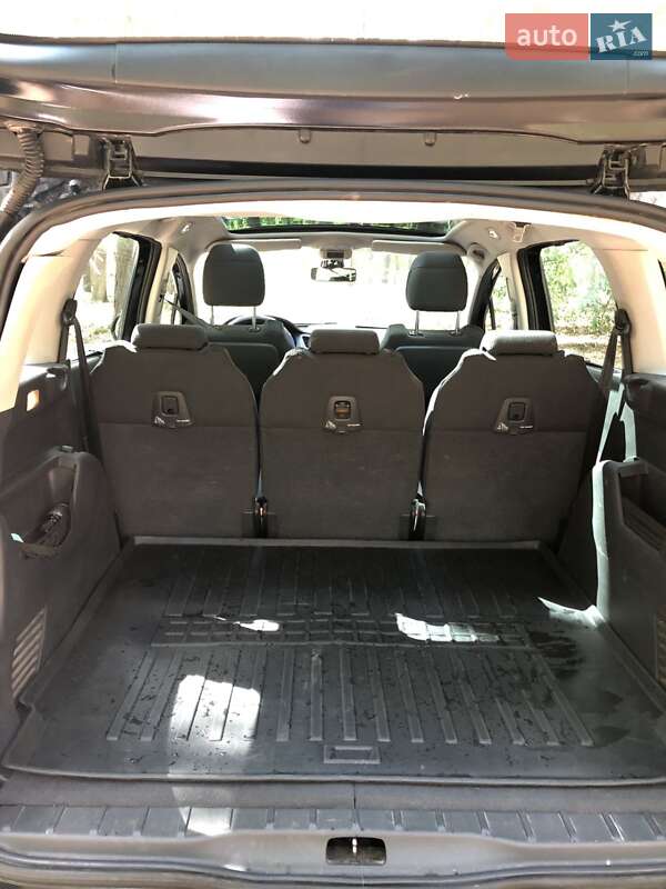 Микровэн Peugeot 5008 2013 в Коропе
