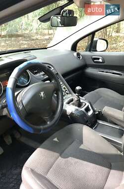 Микровэн Peugeot 5008 2013 в Коропе
