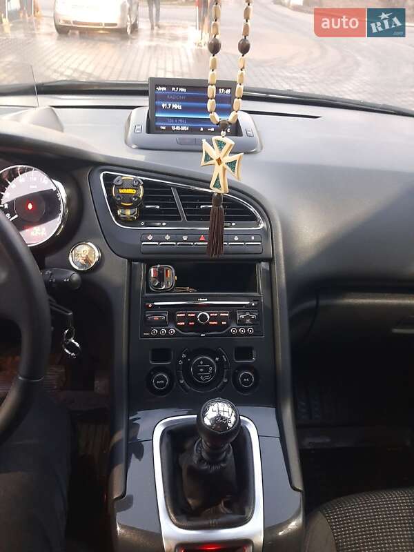 Мікровен Peugeot 5008 2013 в Дрогобичі