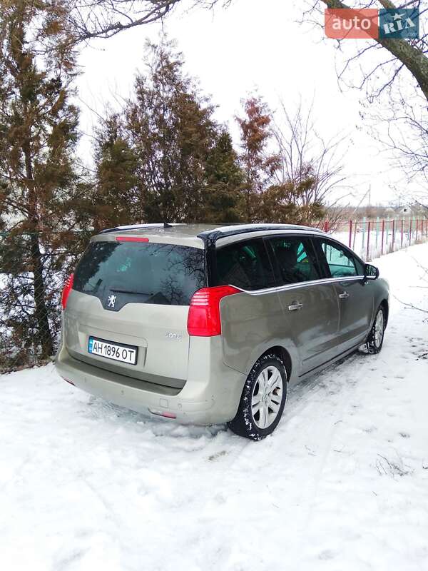 Микровэн Peugeot 5008 2011 в Киеве