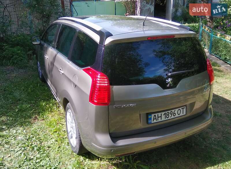 Микровэн Peugeot 5008 2011 в Киеве