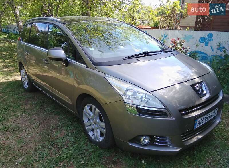 Микровэн Peugeot 5008 2011 в Киеве