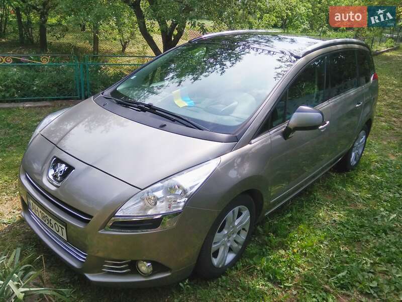 Микровэн Peugeot 5008 2011 в Киеве