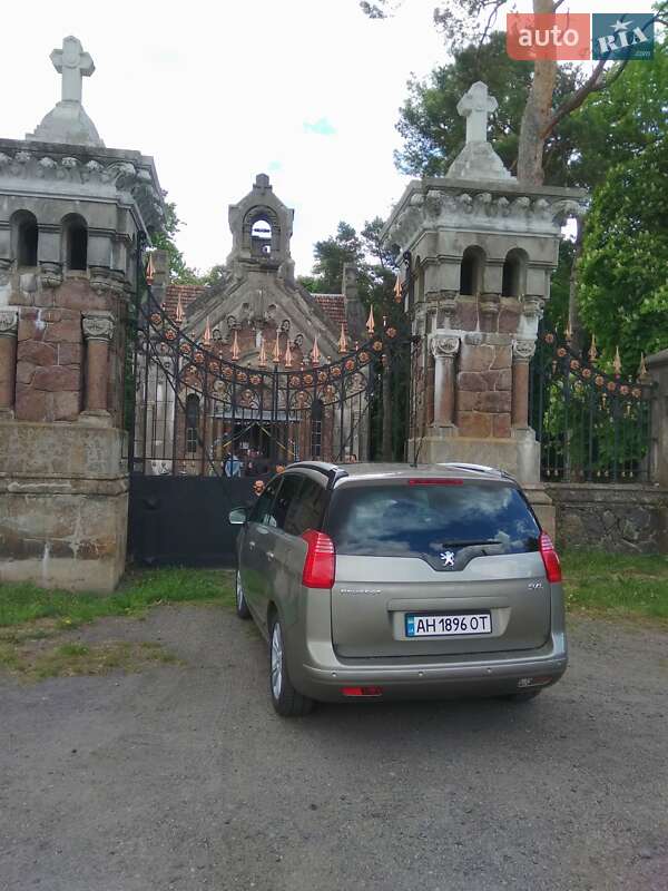 Микровэн Peugeot 5008 2011 в Киеве