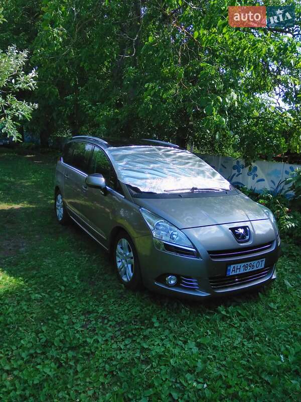 Микровэн Peugeot 5008 2011 в Киеве